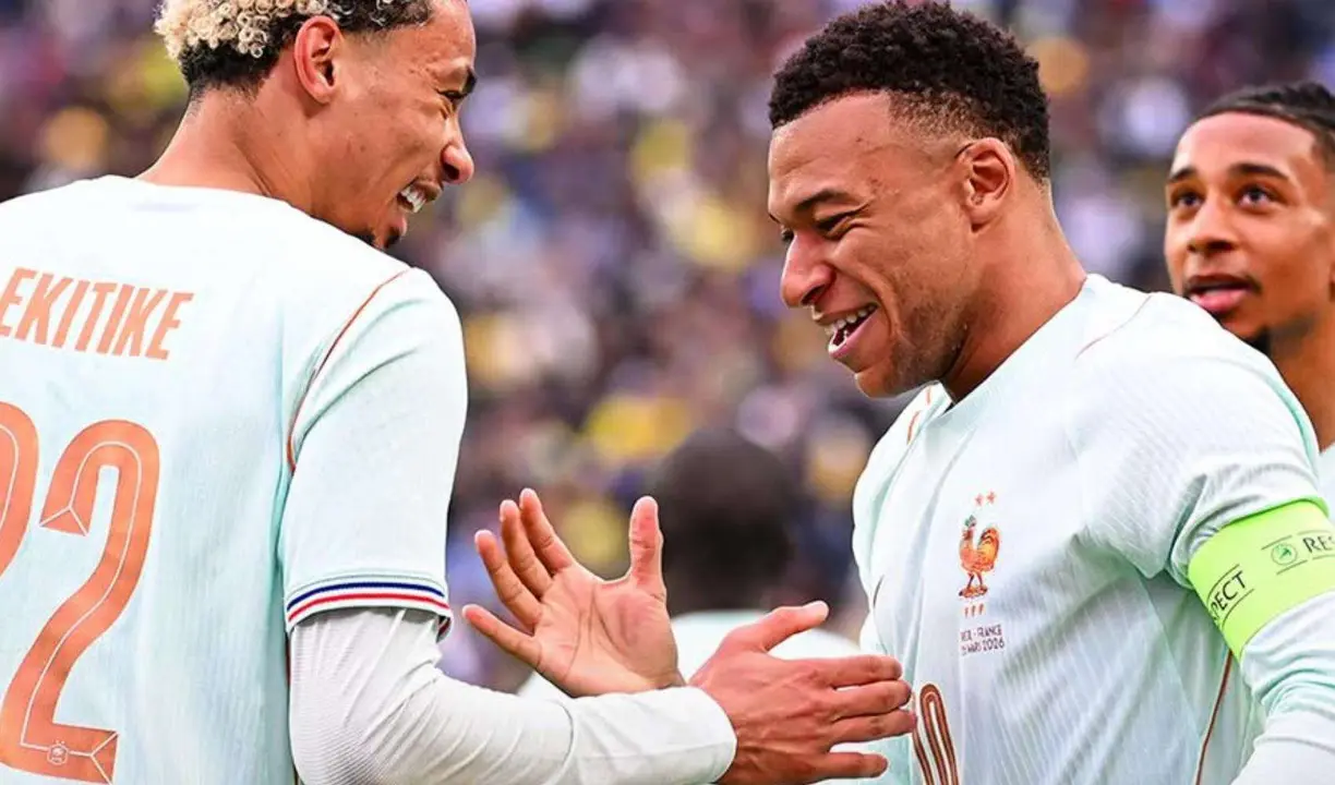 Hugo Ekitike, Kylian Mbap&eacute; y Michael Olise. /  Instagram: equipedefrance