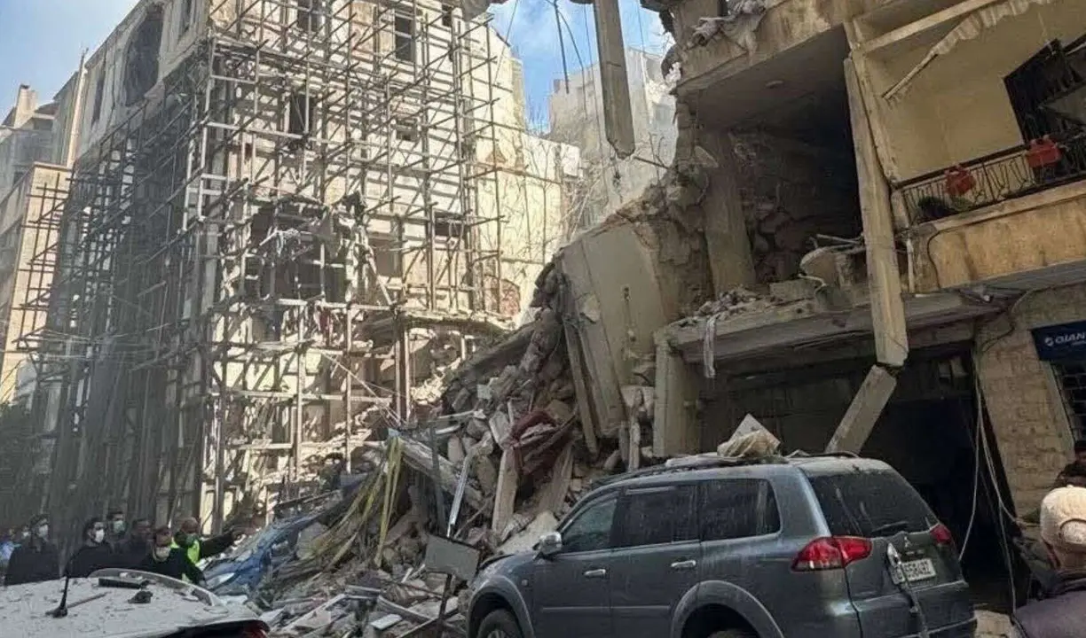 Da&ntilde;os en edificios de Beirut causados por los bombardeos de Israel. / RR SS.