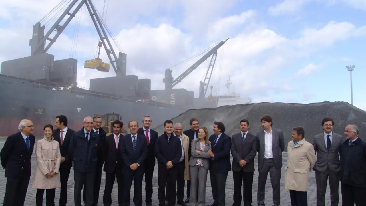 Visita de pol&iacute;ticos al Puerto Exterior de A Coru&ntilde;a.