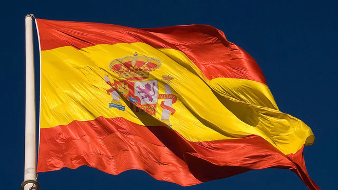 Bandera de Espa&ntilde;a, un pa&iacute;s en dificultades.