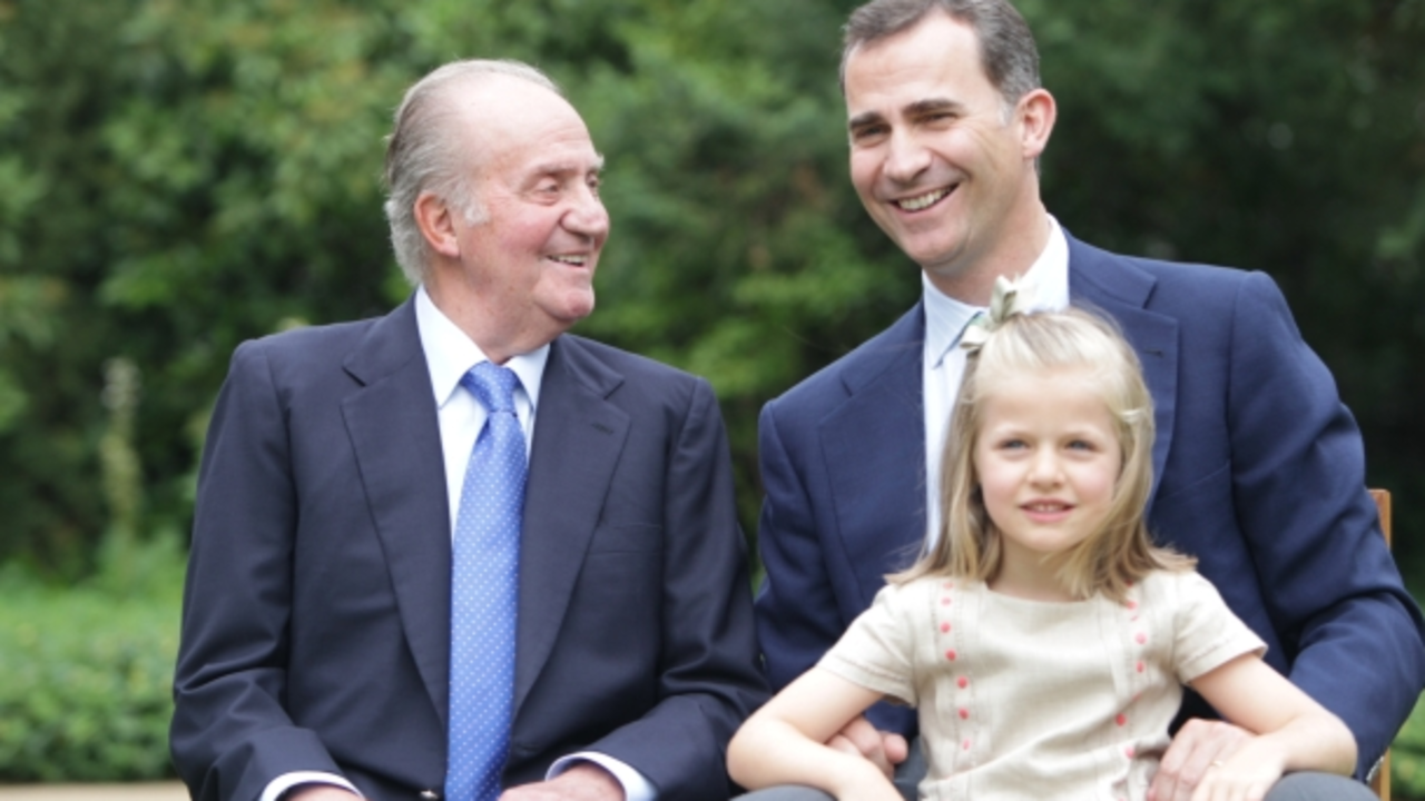 Tres generaciones: el rey Juan Carlos, el pr&iacute;ncipe Felipe y la infanta Leonor.