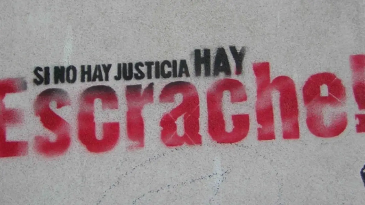 Pintada en defensa del escrache.