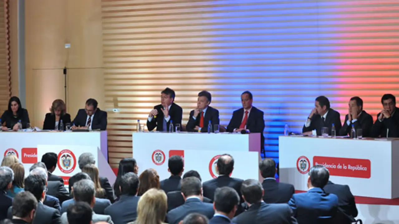 Reuni&oacute;n para tomar decisiones en materia de empleo en Colombia / Juan Pablo Bello