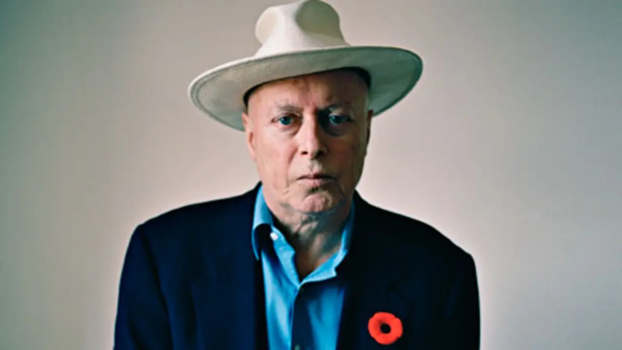 Cristopher Hitchens, ensayista y polit&oacute;logo
