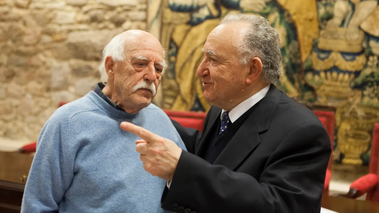 Carlos Etcheverr&iacute;a y Xes&uacute;s Alonso Montero, retratados por Xurxo Lobato.