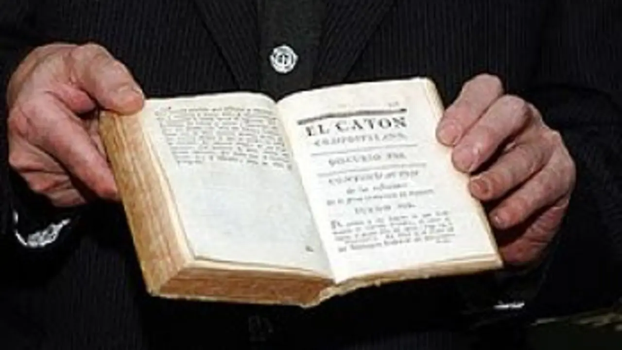 Exemplar de 'El Cat&oacute;n Compostelano'.