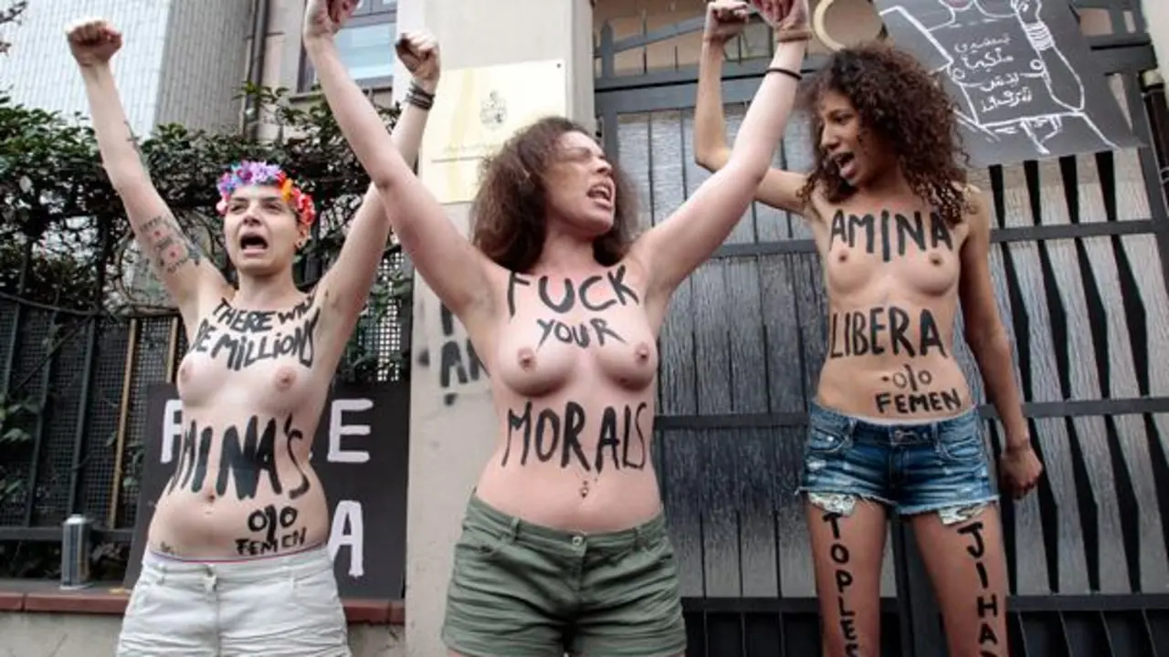 Activistas de Femen, en una de sus protestas, pintadas.