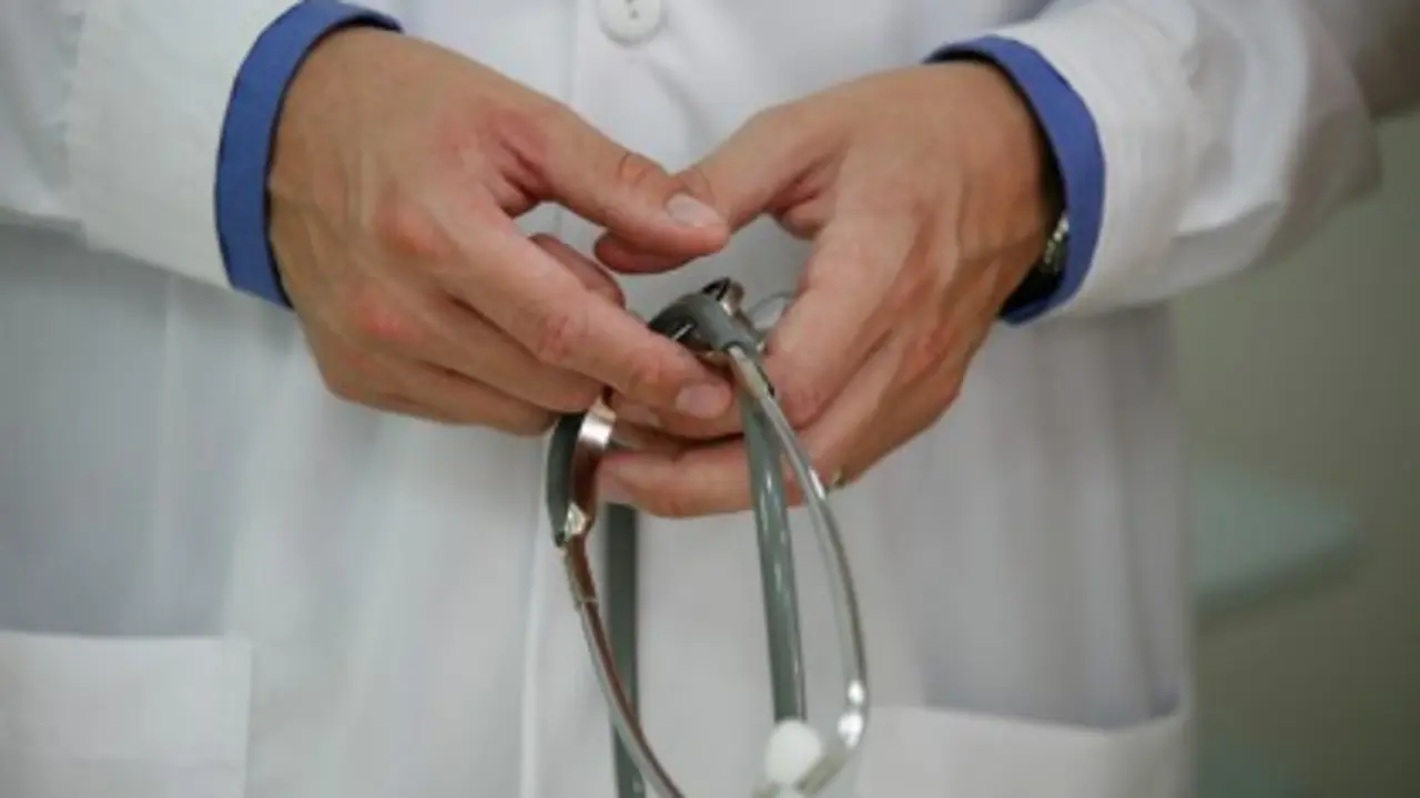 Un m&eacute;dico.