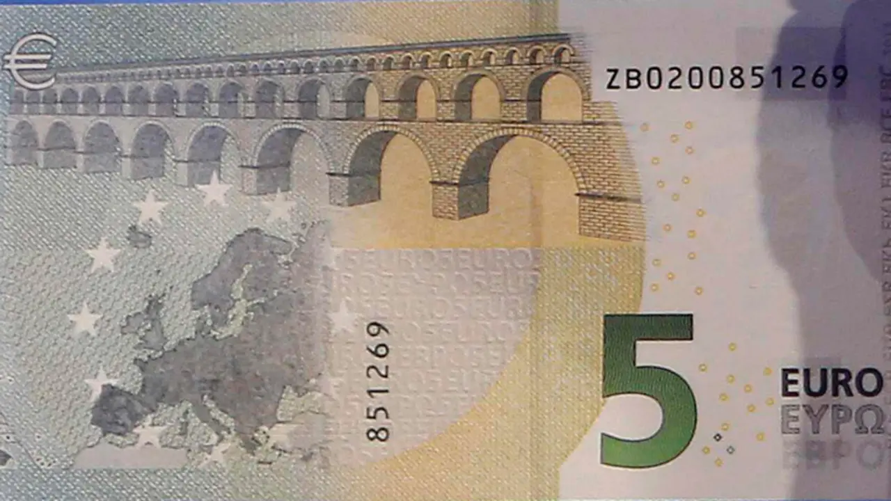 El nuevo billete de 5 euros.