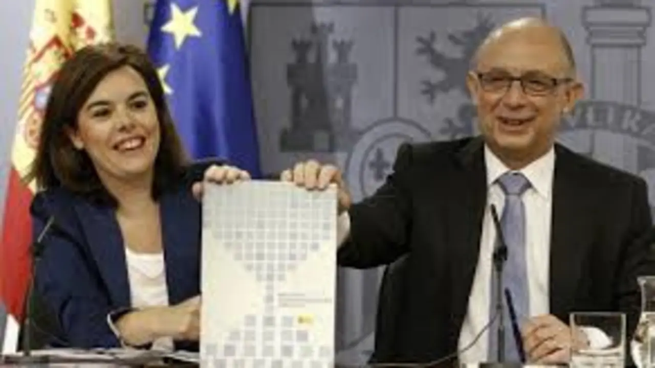 Soraya S&aacute;enz de Santamar&iacute;a y Crist&oacute;bal Montoro.