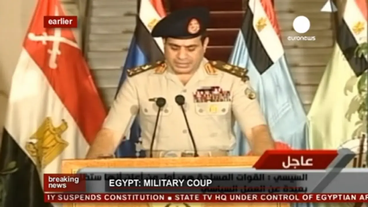El general Al Sisi al hacer su anuncio de golpe militar.