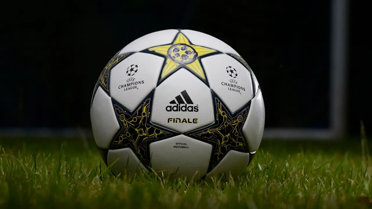 Un bal&oacute;n de f&uacute;tbol. / Mundiario