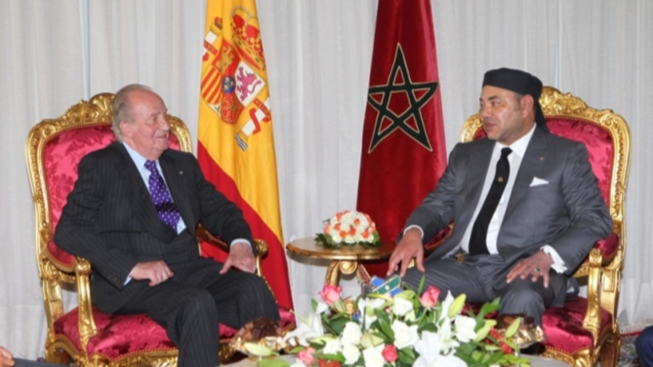Juan Carlos I, con el Rey de Marruecos, su anfitri&oacute;n.