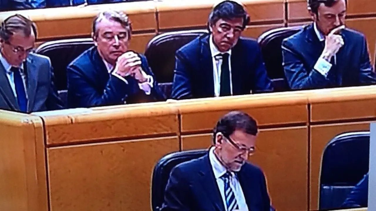 Mariano Rajoy, en su esca&ntilde;o, tras concluir su intervenci&oacute;n inicial.