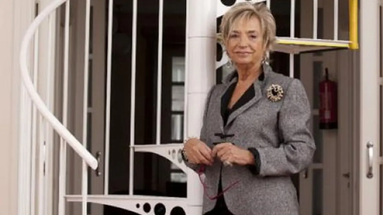 Rosal&iacute;a Mera, retratada por Xurxo Lobato. 