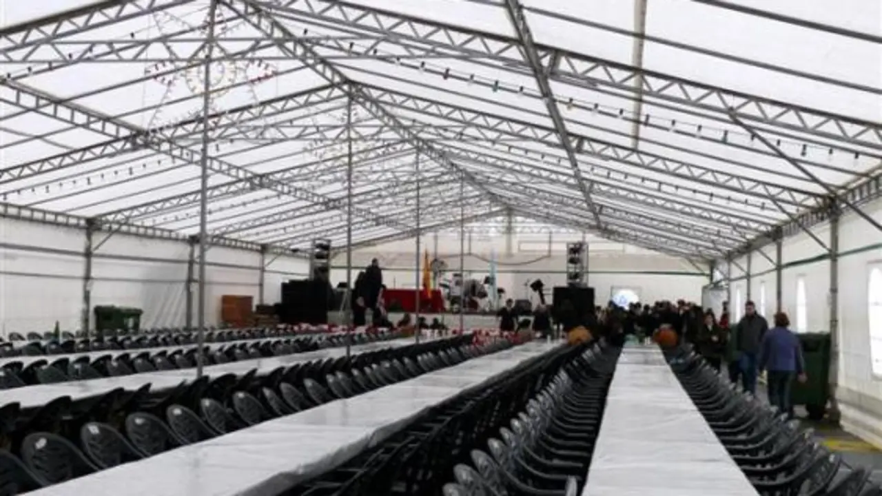 Carpa de una de las innumerables exaltaciones gastron&oacute;micas estivales de Galicia