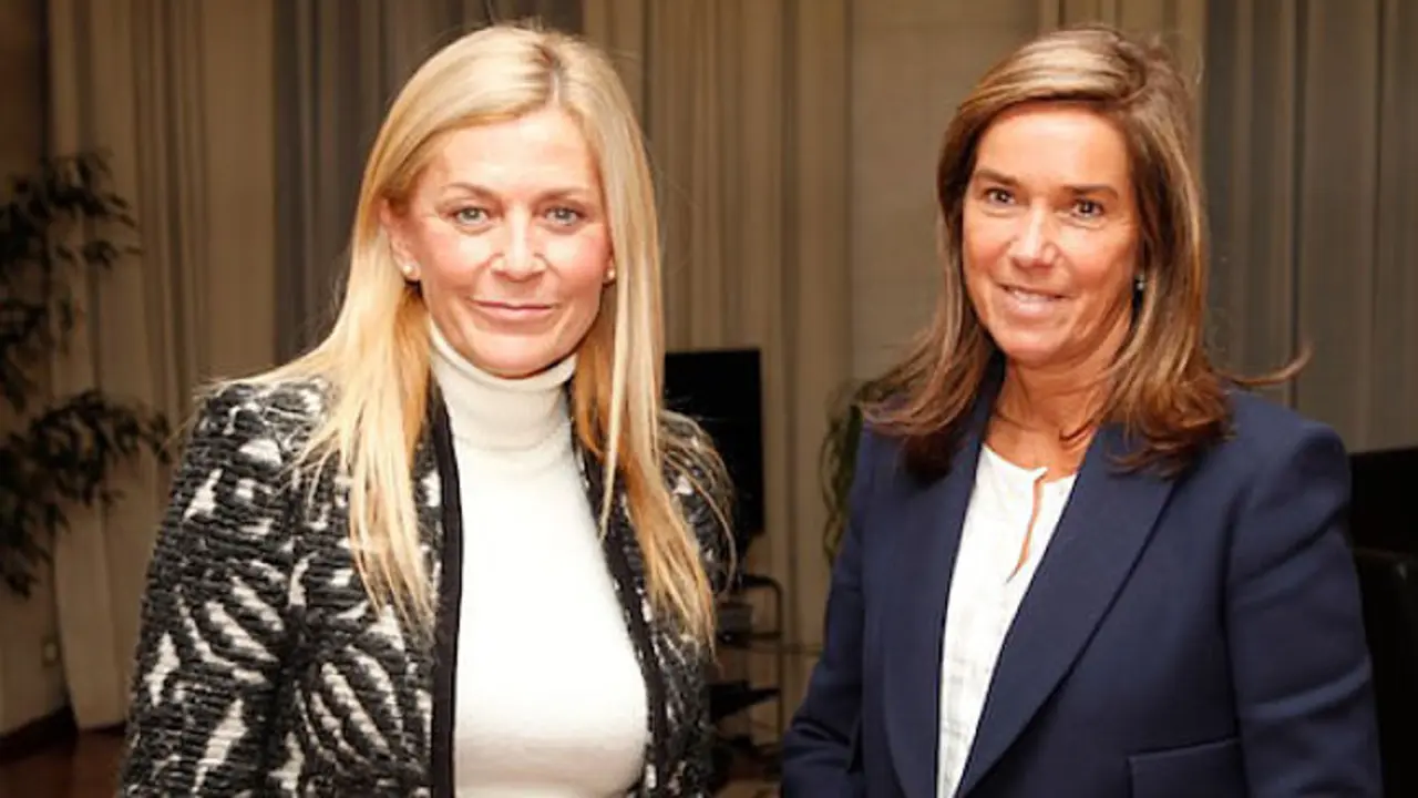 Elvira Sanz, presidenta de Farmaindustria, y Ana Mato, ministra de Sanidad.