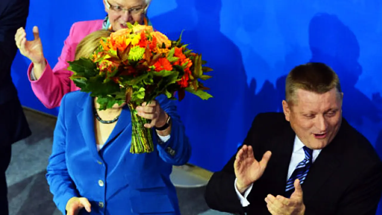 Flores para Angela Merkel, la gran triunfadora en Alemania / TV