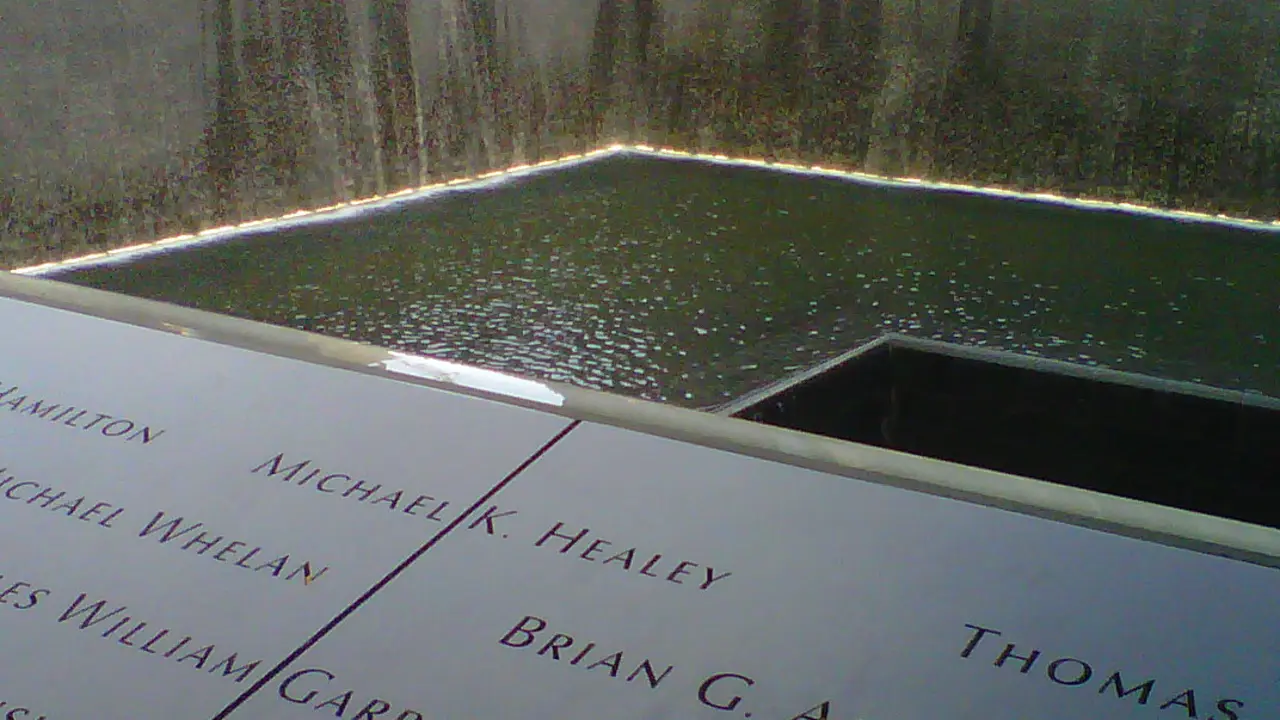 Piscina que rinde homenaje a las v&iacute;ctimas del 11-S, en Nueva York / X. L. Mah&iacute;a