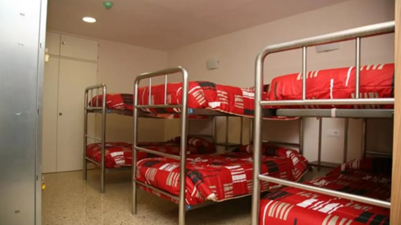Literas en el albergue de San Francisco, en Santiago de Compostela.