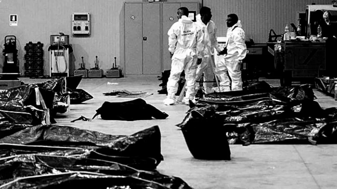 Cad&aacute;veres de n&aacute;ufragos subsaharianos en Lampedusa / RTVE