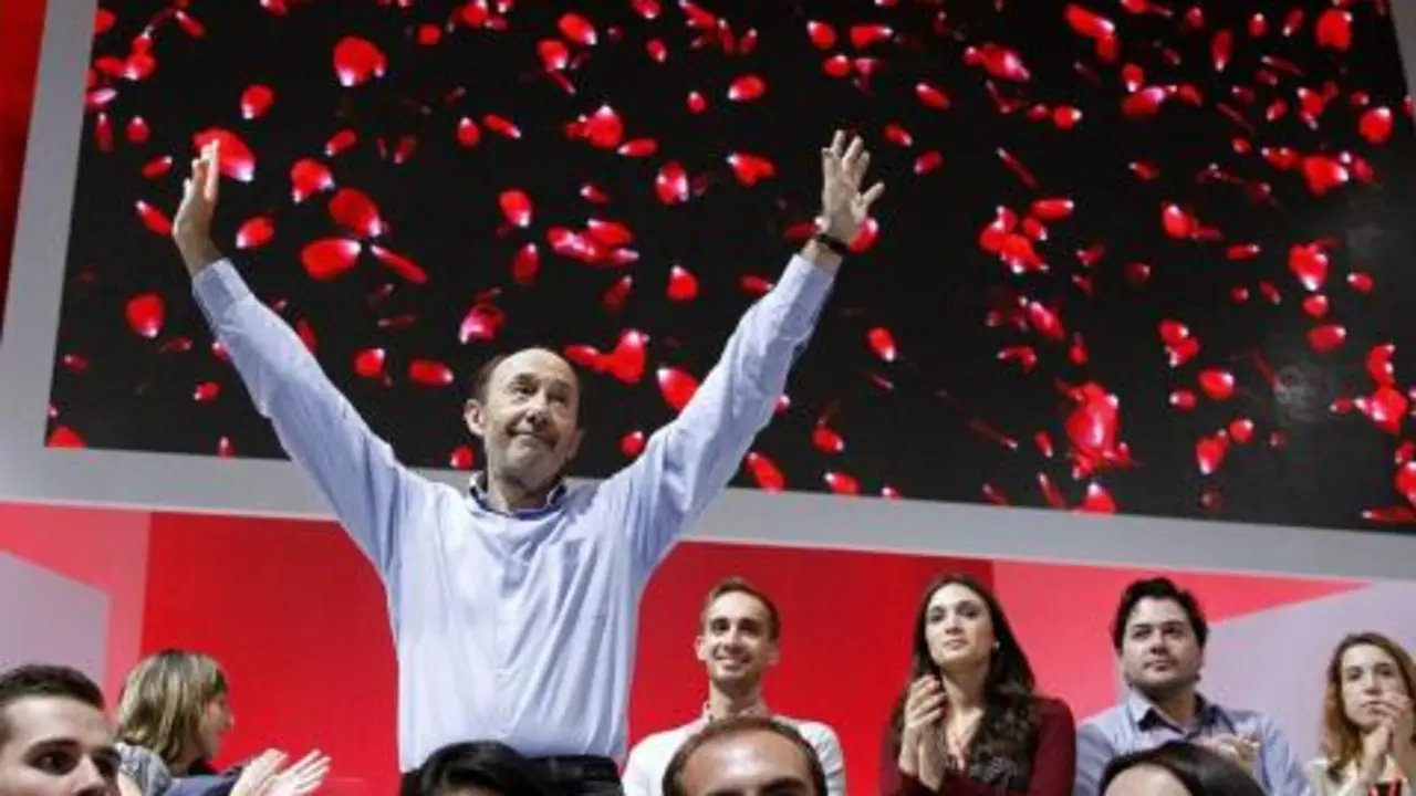Rubalcaba exultante en la Conferencia socialista .