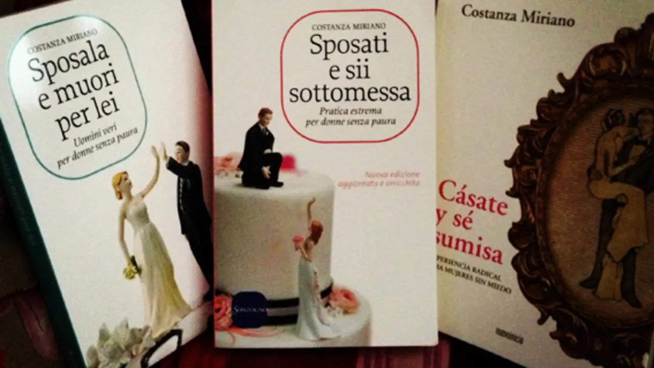 Ejemplares de C&aacute;sate y s&eacute; sumisa.