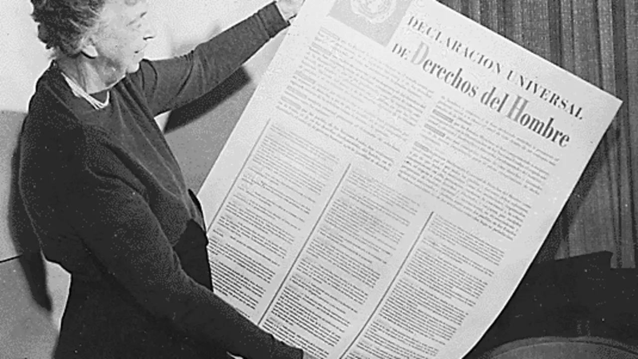 Eleanor Roosevelt participou na redacci&oacute;n da Declaraci&oacute;n Universal de Dereitos Humanos de 1948 como delegada de Estados Unidos na Asemblea Xeral da ONU