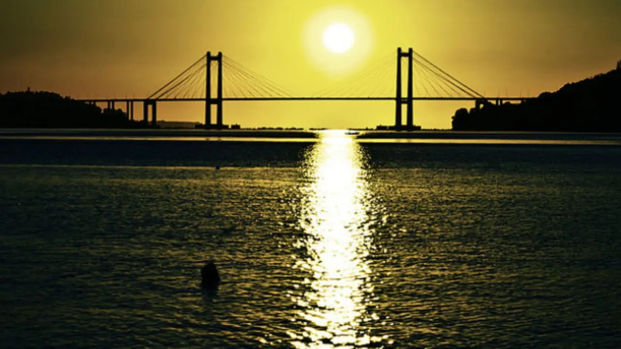 &ldquo;Sunset&rdquo; sobre el Puente de Rande - Vigo. / galiciaunica.es