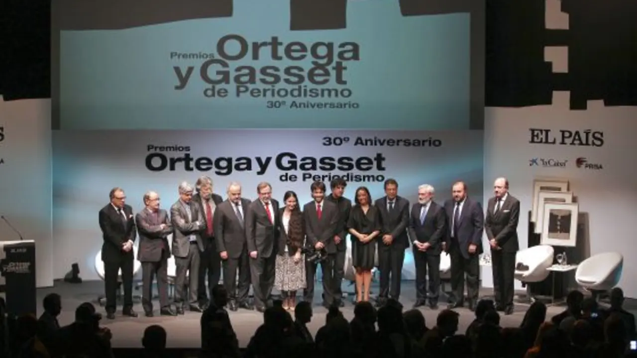 El jurado y los galardonados en la &uacute;ltima edici&oacute;n de los Premios Ortega y Gasset de Periodismo. / Uly Mart&iacute;n en El Pa&iacute;s.