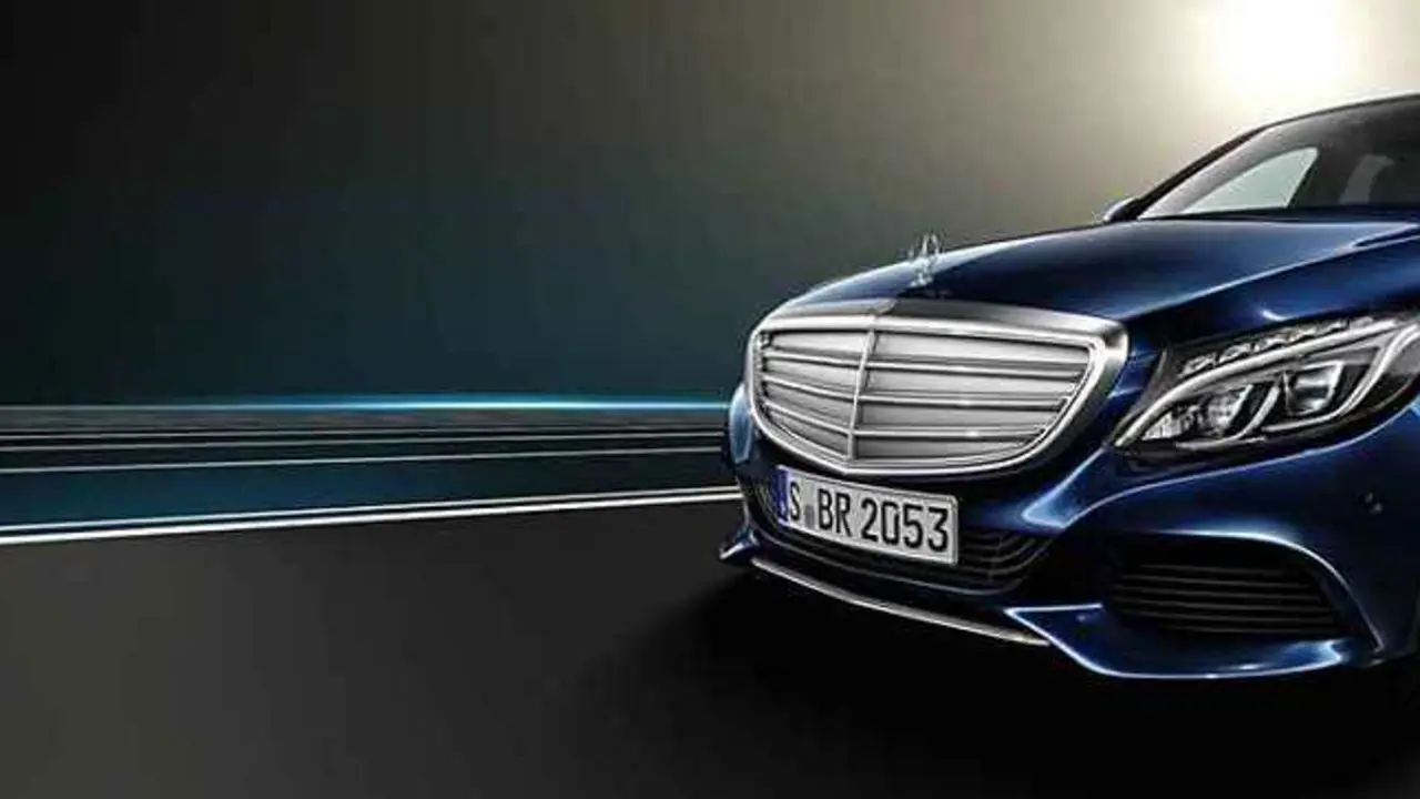 As&iacute; cierra la parrilla el AirPanel del nuevo Mercedes Clase C/mercedesbenz.es