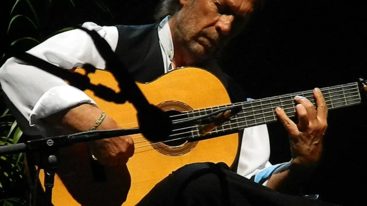 Paco de Luc&iacute;a.