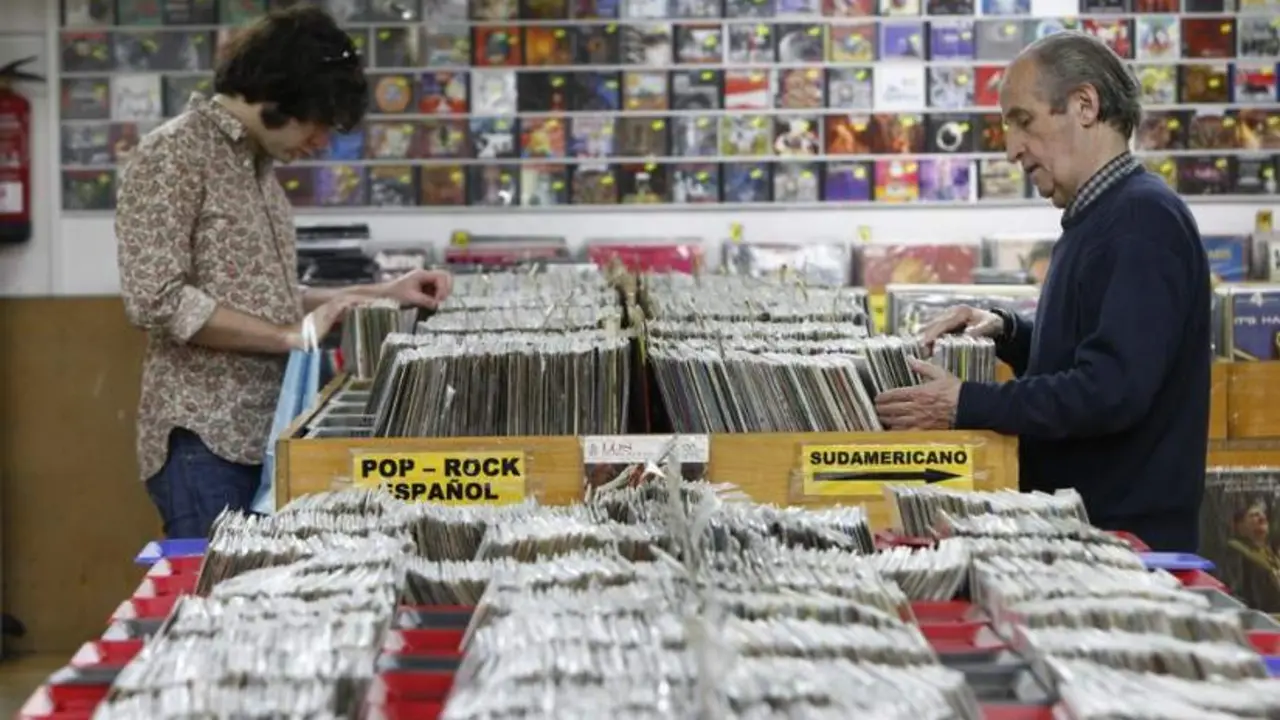 Pocas tiendas de discos han sobrevivido al hurac&aacute;n digital. Agora parece retornar el viejo vinilo... 