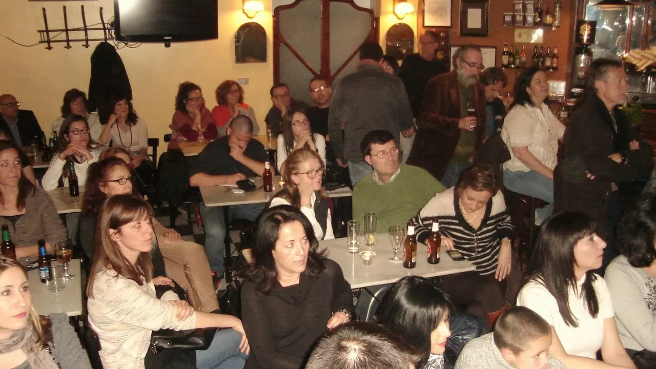 Asistentes a la presentaci&oacute;n del libro. 
