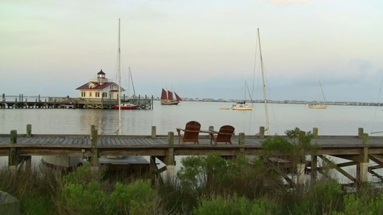 The Beach Road to Manteo / www.marsheslight.com