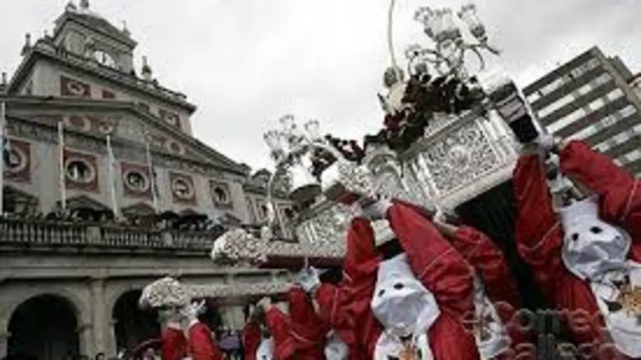 Desfile procesional de la Semana Santa ferrolana.