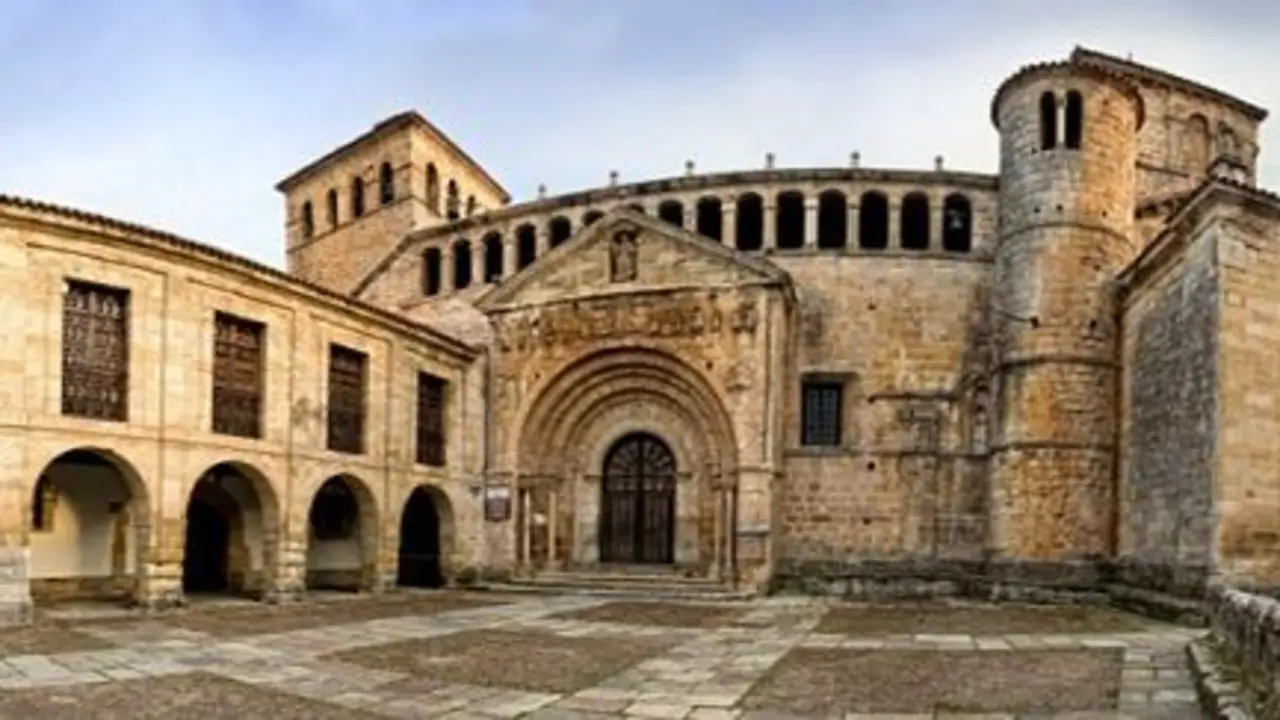 Colegiata de Santillana del Mar / www.turismodecantabria.com