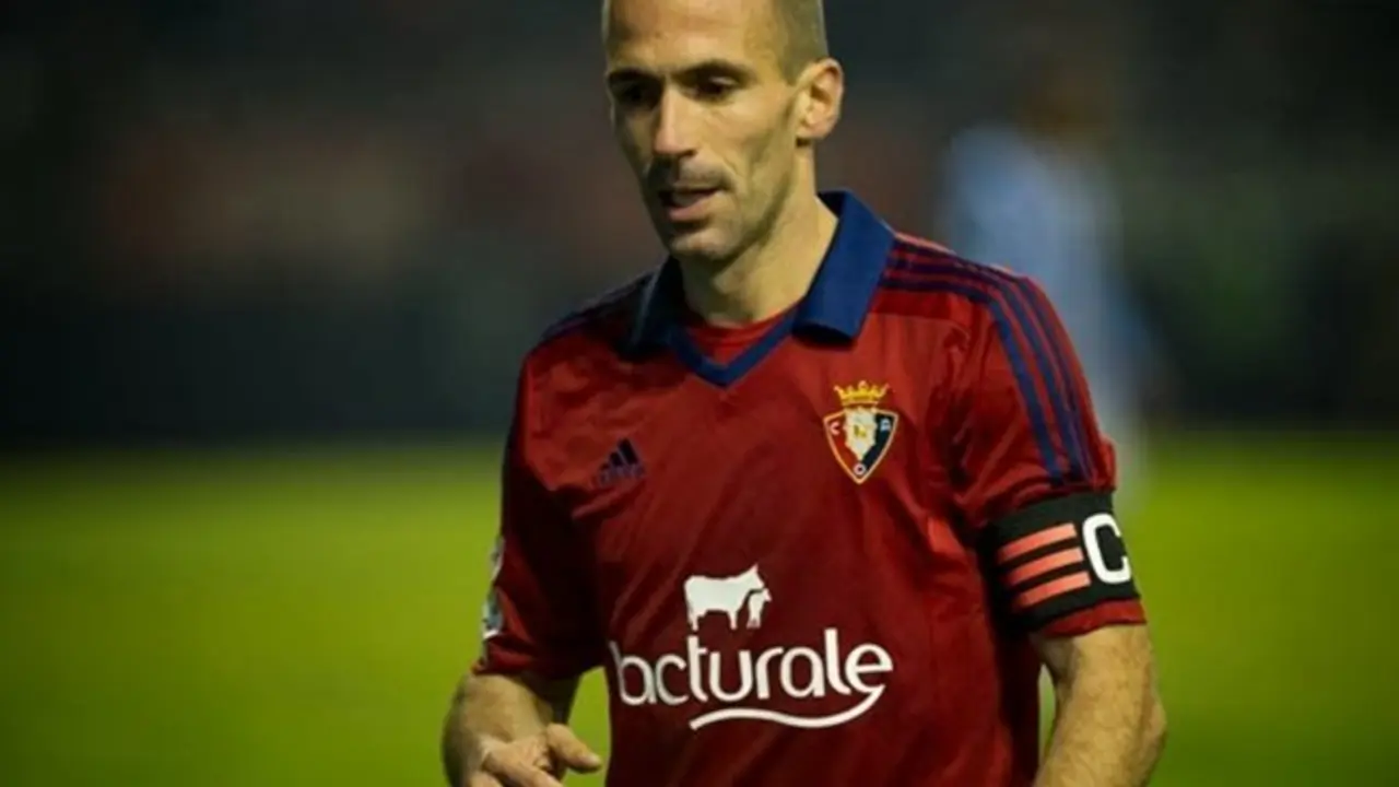 Pu&ntilde;al, en un partido con Osasuna.