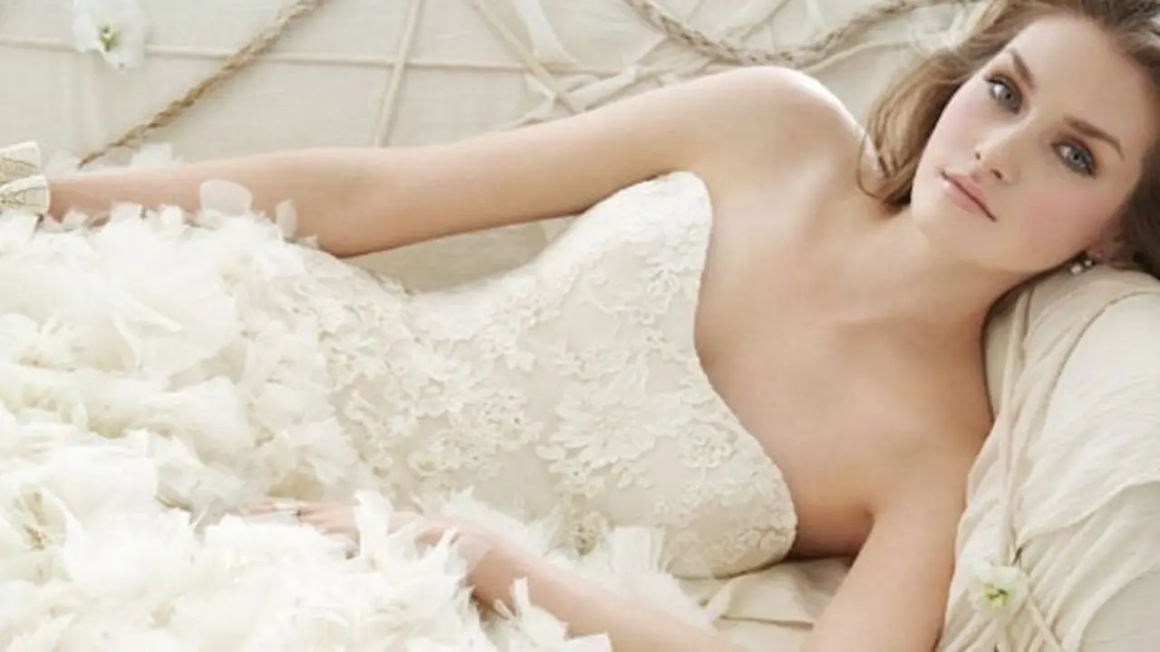 Vestido de Jim Hjelm, colecci&oacute;n nupcial primavera de 2012.