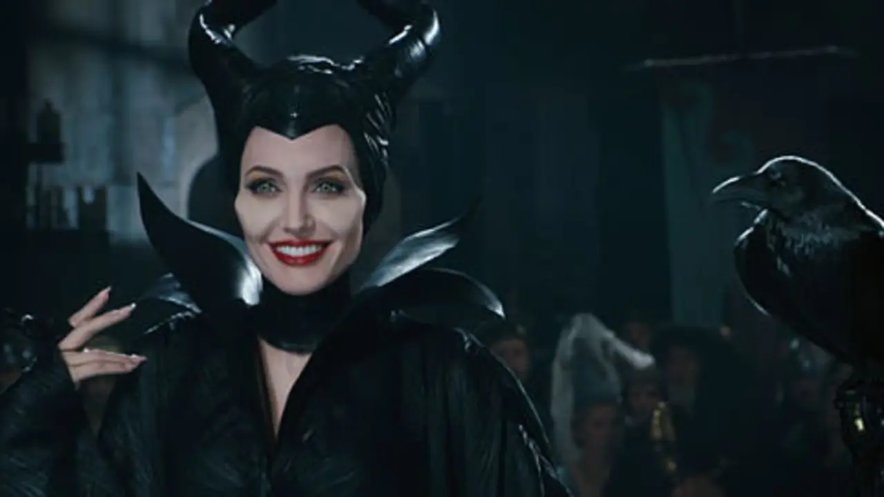 Angelina Jolie interpretando a Mal&eacute;fica.