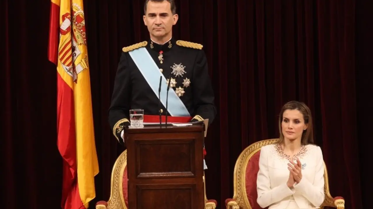 El Rey durante su mensaje de proclamaci&oacute;n ante las Cortes.
