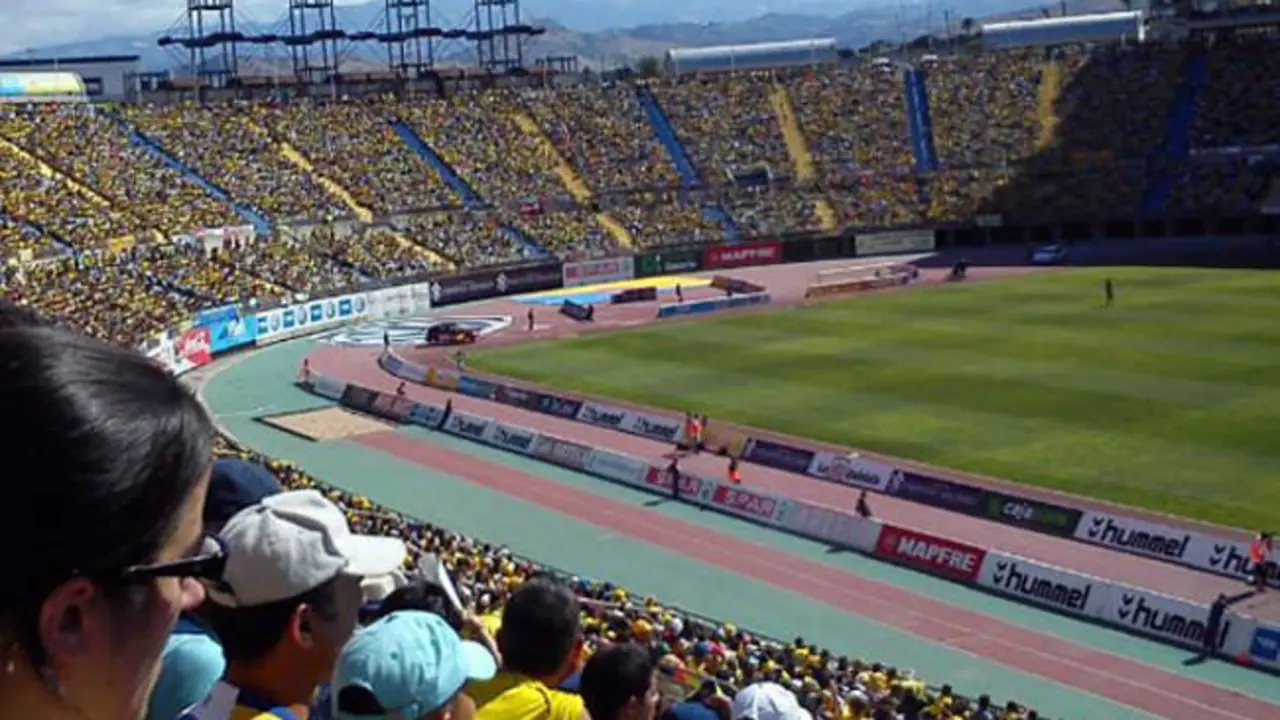 Este magn&iacute;fico aspecto del estadio del Las Palmas dio lugar al final a una imagen bochornosa.
