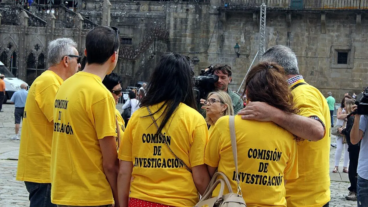 Concentraci&oacute;n de victimas del tren Alvia en Santiago.  / Mundiario