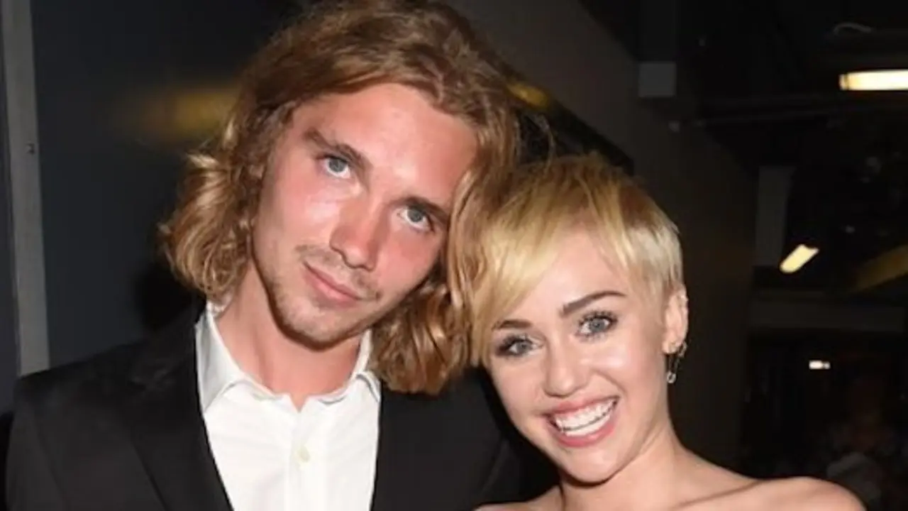 Miley Cyrus junto a Jesse.