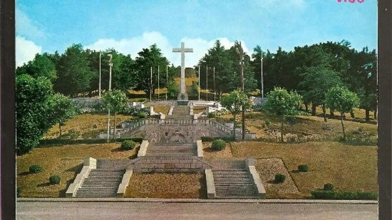 Postal de la cruz de O Castro en Vigo.