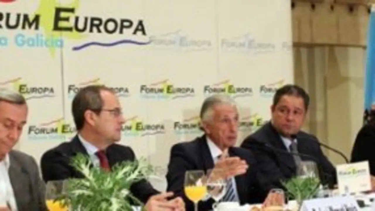 Jos&eacute; Manuel Fern&aacute;ndez Alvari&ntilde;o, en el centro.