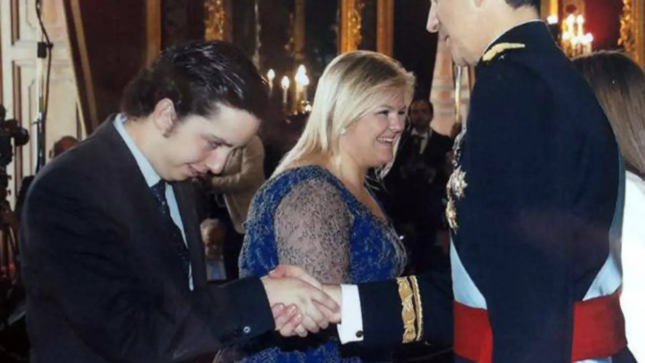 Nicol&aacute;s G&oacute;mez con Felipe VI.