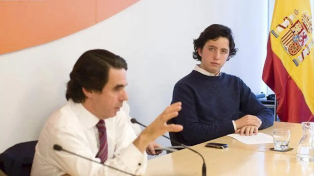 Francisco Nicol&aacute;s G&oacute;mez Iglesias (derecha) junto al expresidente Jos&eacute; Mar&iacute;a Aznar.