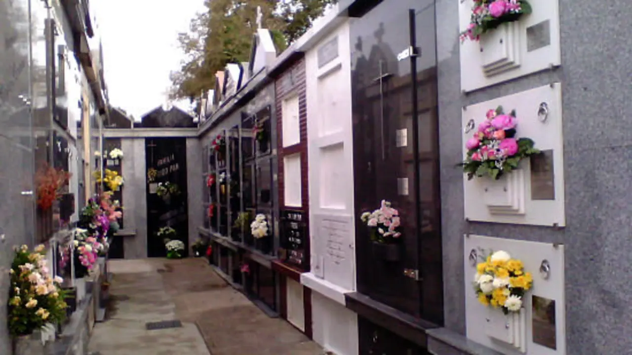  Cementerio de Cullerredo, A Coru&ntilde;a, Fieles Difuntos / Francisco Pu&ntilde;al                              