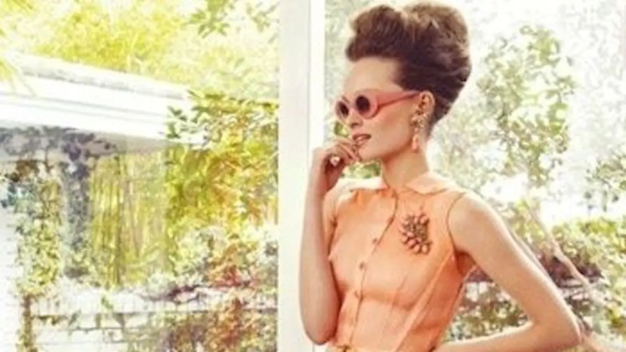 Mujer con un look de los 50&acute;.